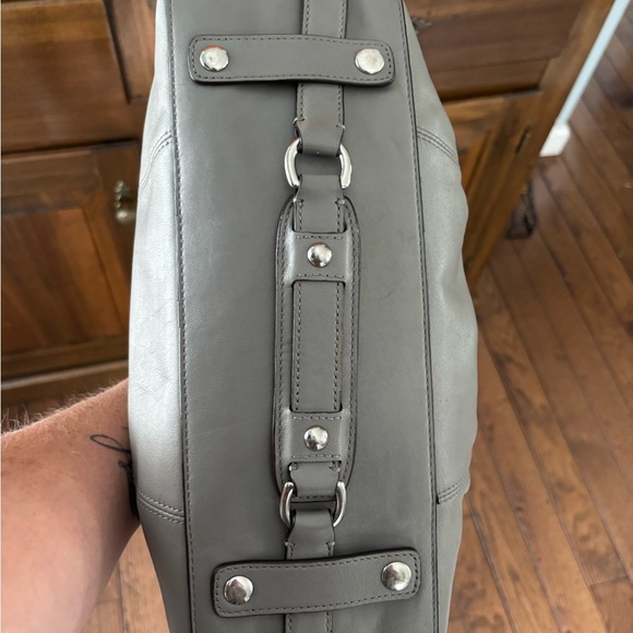 Vintage 2012 pre-loved Coach Ashley, light gray with pink lining. - Picture 5 of 8